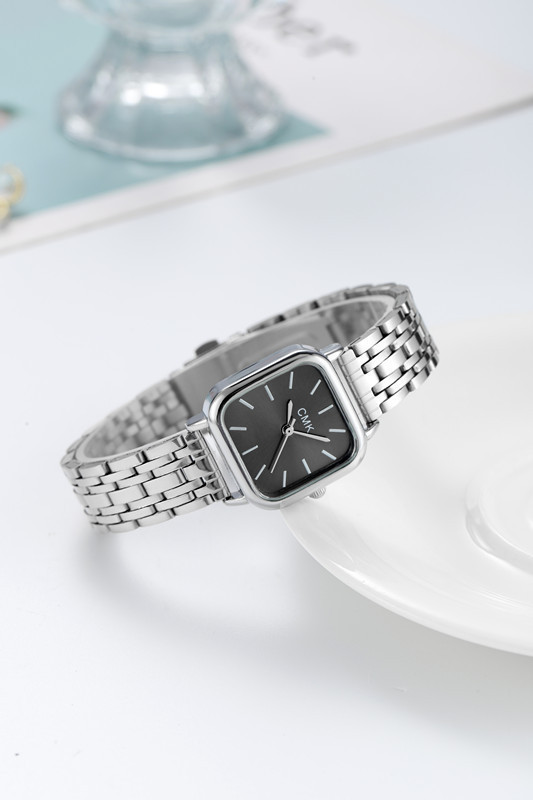 Orologio da donna al quarzo con bracciale design minimalista_voghion.com