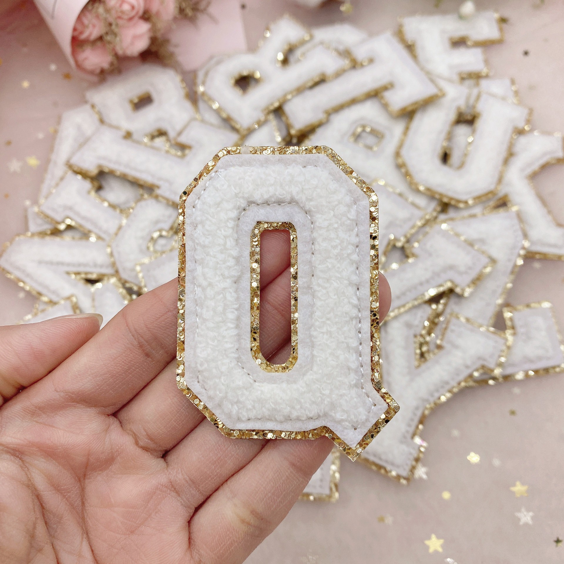 绣花厂现货字母毛巾绣刺绣布贴白色金边铺料服装服饰鞋子补丁贴