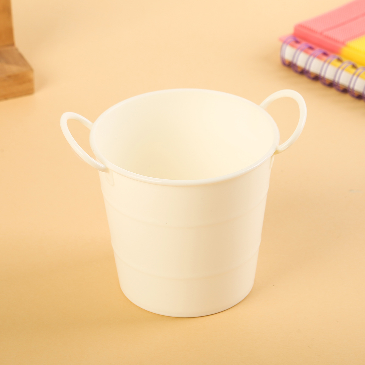 단색 흰색 펜 홀더