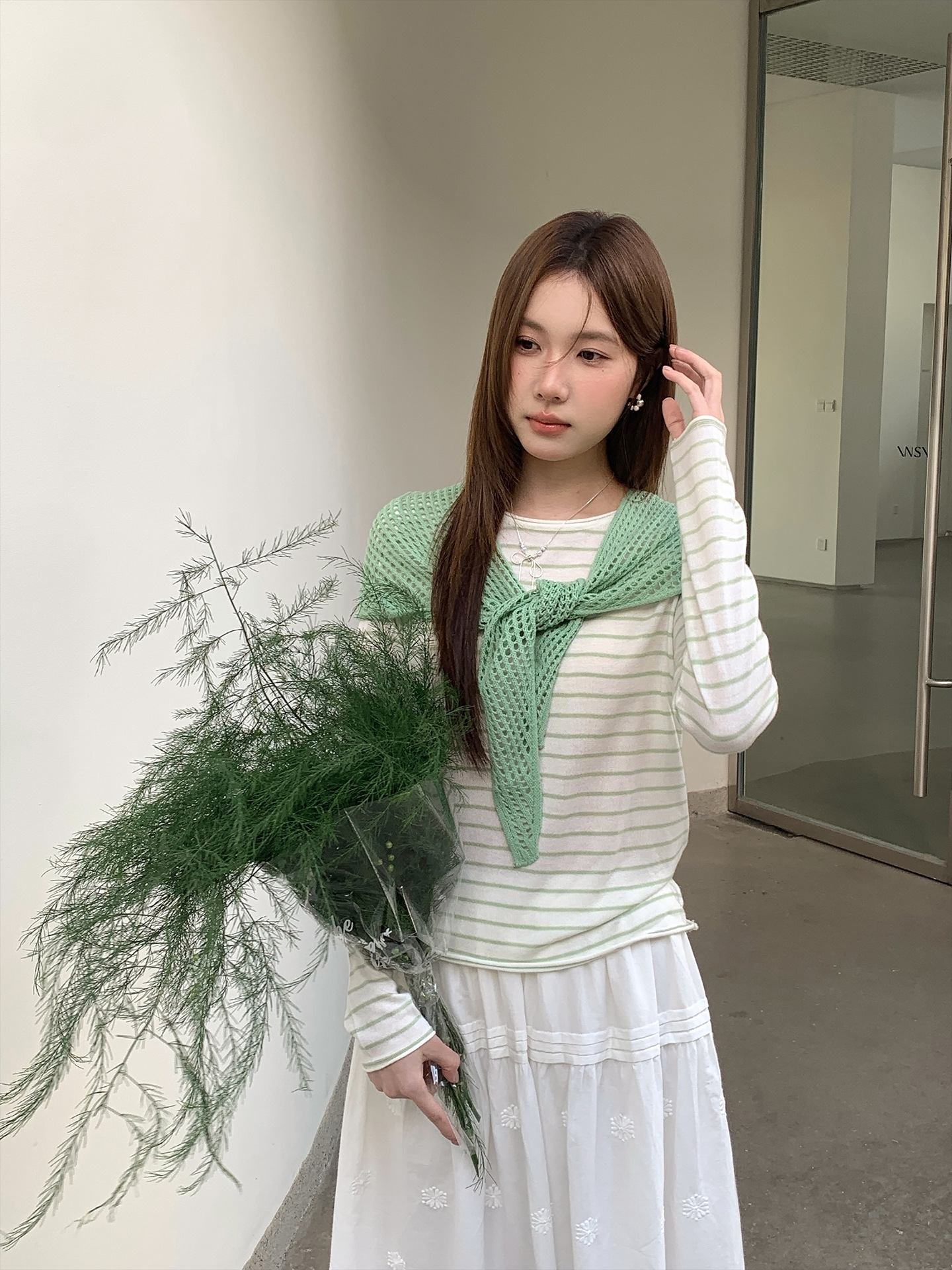 26ye044 green shawl