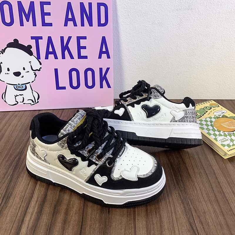 Reviewing the 2024 Spring New Versatile Casual Shoes Instagram Hong Kong Style Retro Low Top, Small and Popular Design, Trendy Women's Shoes