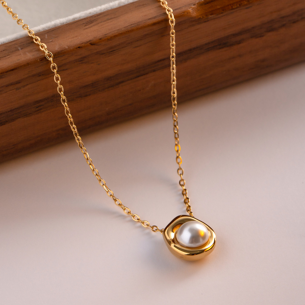 10g Weight PVD Coated Gold Plating Process Wholesale Jewelry Retro Geometric Stainless Steel Artificial Pearls Inlay Pendant Necklace