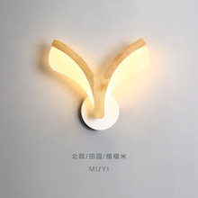 壁灯简约现代卧室床头灯北欧原木客厅背景墙鹿角灯创意个性led灯