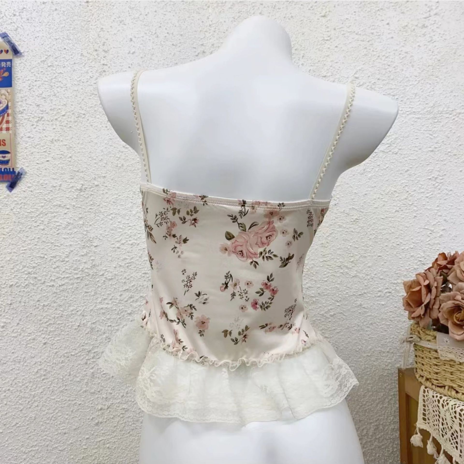 Verano fresco francés dulce y picante viento puro deseo de encaje pequeño chaleco de cabina de flores trituradas con una chaqueta se puede usar fuera