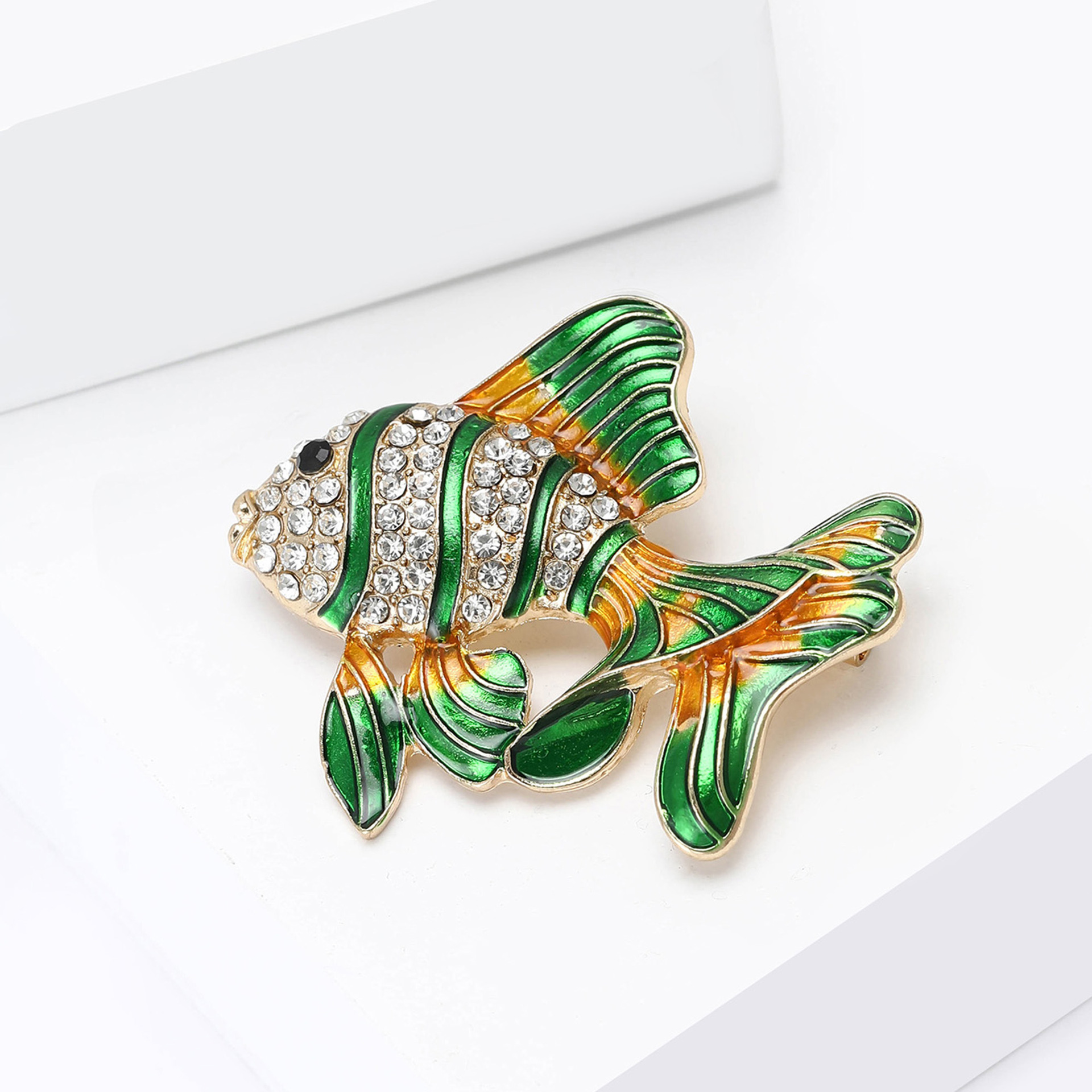 Cross-Border European and American Light Luxury Enamel Japanese Goldfish Brooch Pendant Couple Tropical Fish Dripping Oil Cartoon Brooch Collar Jewelry