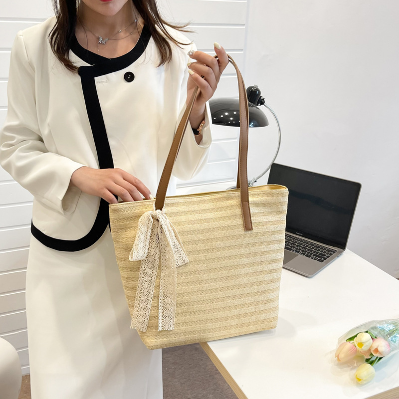 Women's Medium All Seasons Straw Solid Color Fashion Square Open Tote Bag display picture 4