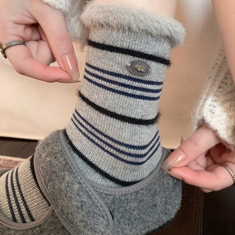 Korean Style Egg Button Socks with Mink Fur Patchwork, Color-Blocking Slouch Socks, Thickened Mid-Calf Socks for Autumn and Winter, Paired with Snow Boots