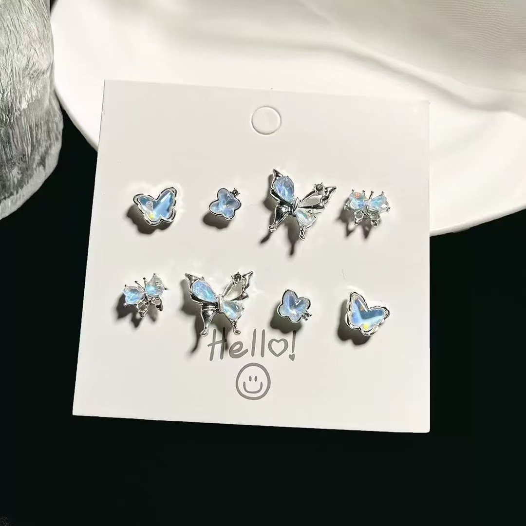 Fashionable cute sophisticated small design earrings