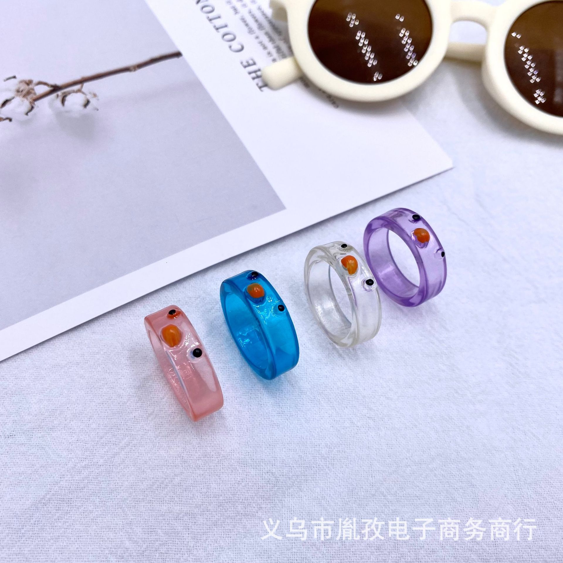 Cross-border ins estilo europeo y americano Venta caliente diversión pollo resina anillo transparente tridimensional multi-color anillo