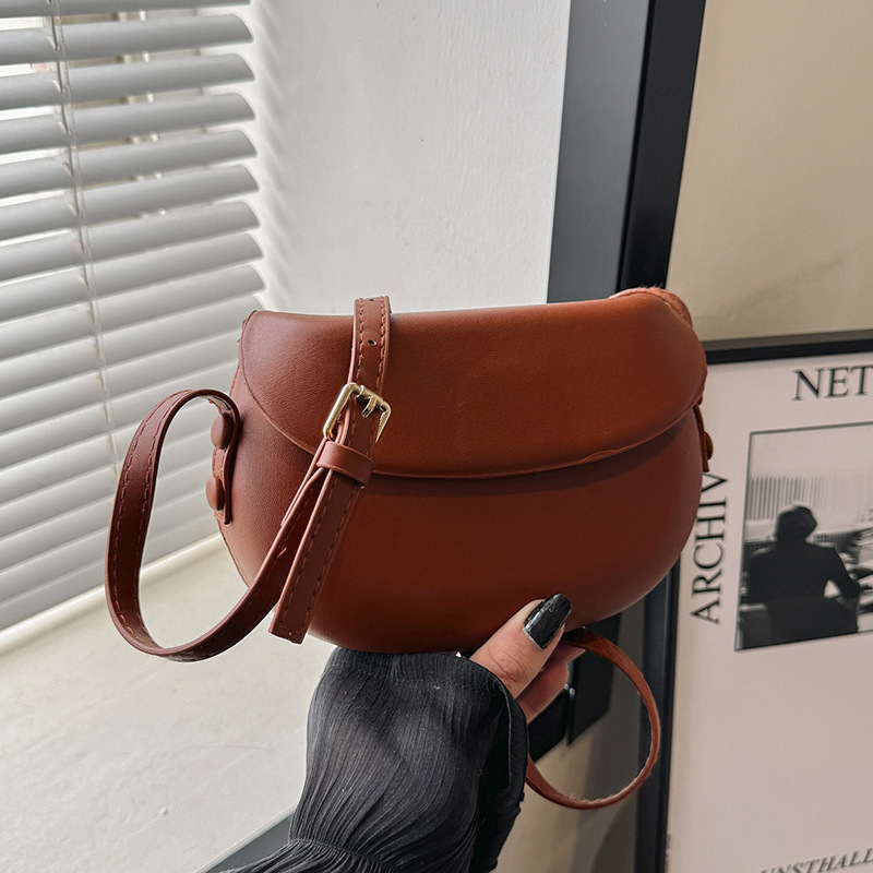 Crossbody Bag 2024 Summer New Simple Fashion Simple Casual Shoulder Bag Simple Retro Casual Saddle Bag