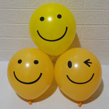 ins�n�L10�����SɫЦĘ����12���ܚq�����Ɍ����Ù����S΢Ц����