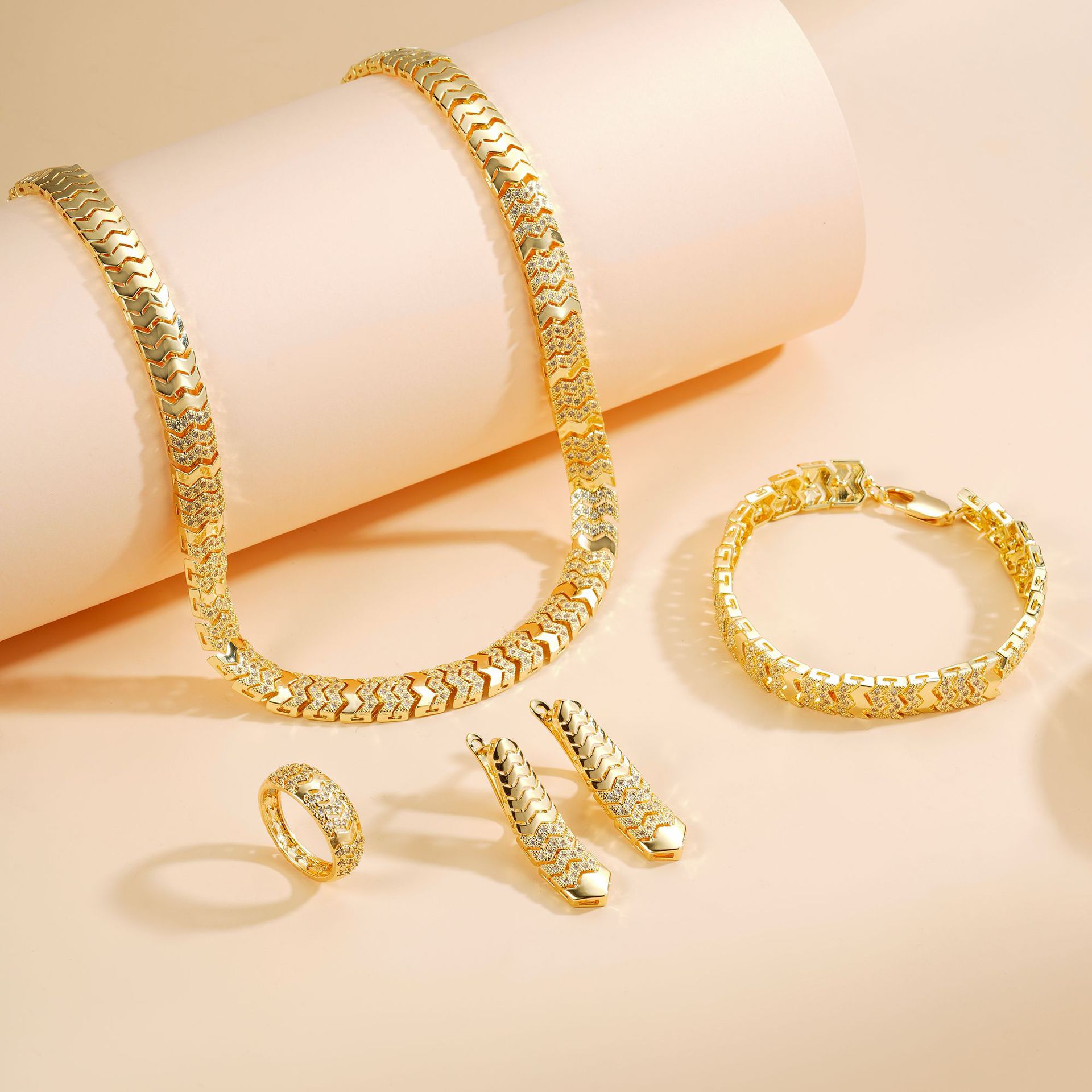 Joyería de textura europea y americana de alta calidad conjunto de collar de clavícula pulida collar de pulsera simple aretes anillo conjunto de cuatro piezas