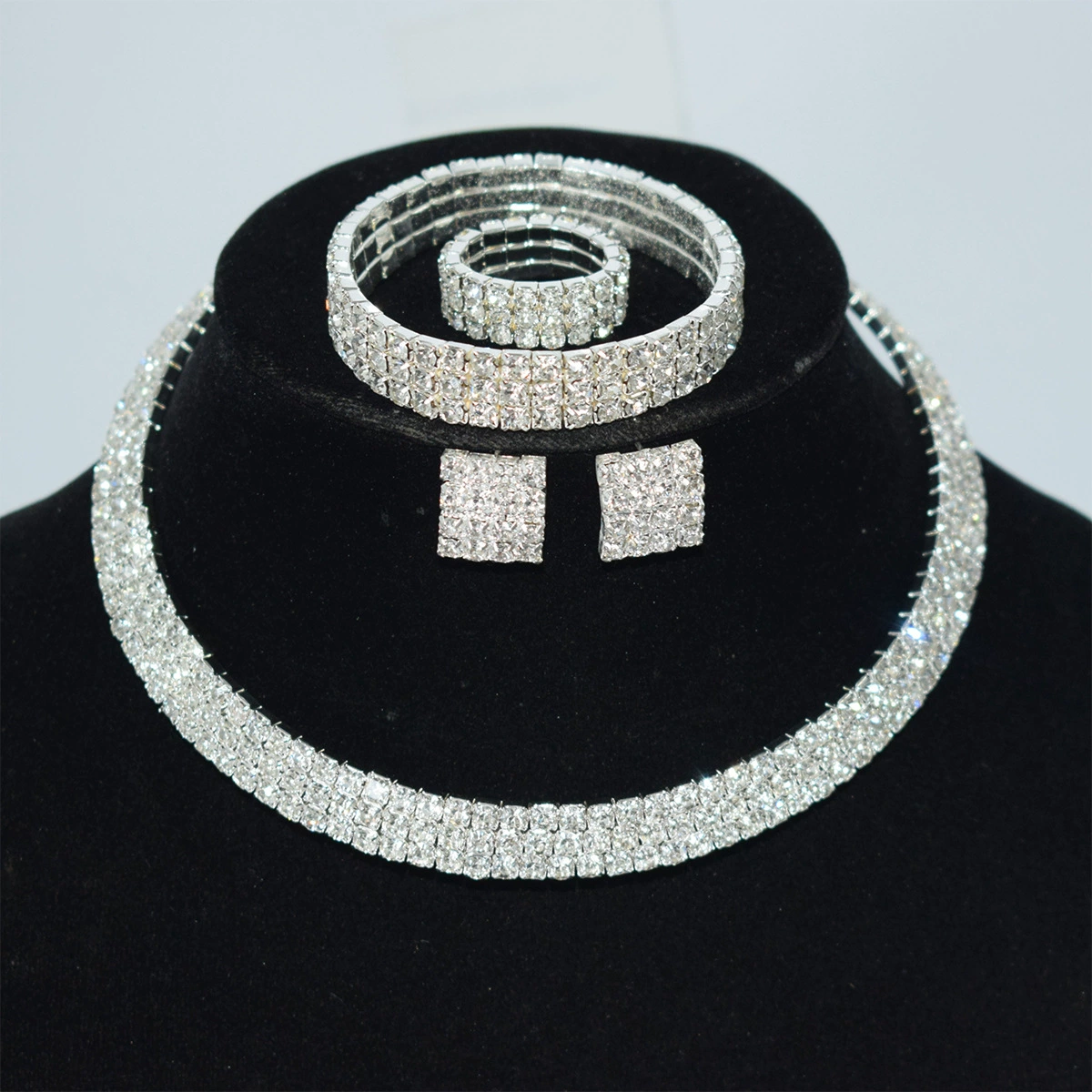 Accessory for bride, choker, bracelet, earrings, set, necklace, chain, gold and silver