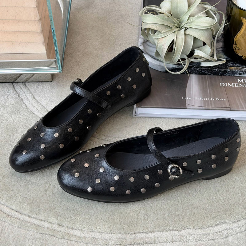 Giày Mary Jane nữ đế bệt quai ngang đính đinh tán, cổ nông, da bò, gót thấp dưới 3 cm — Bạc vỏ sò, màu đen