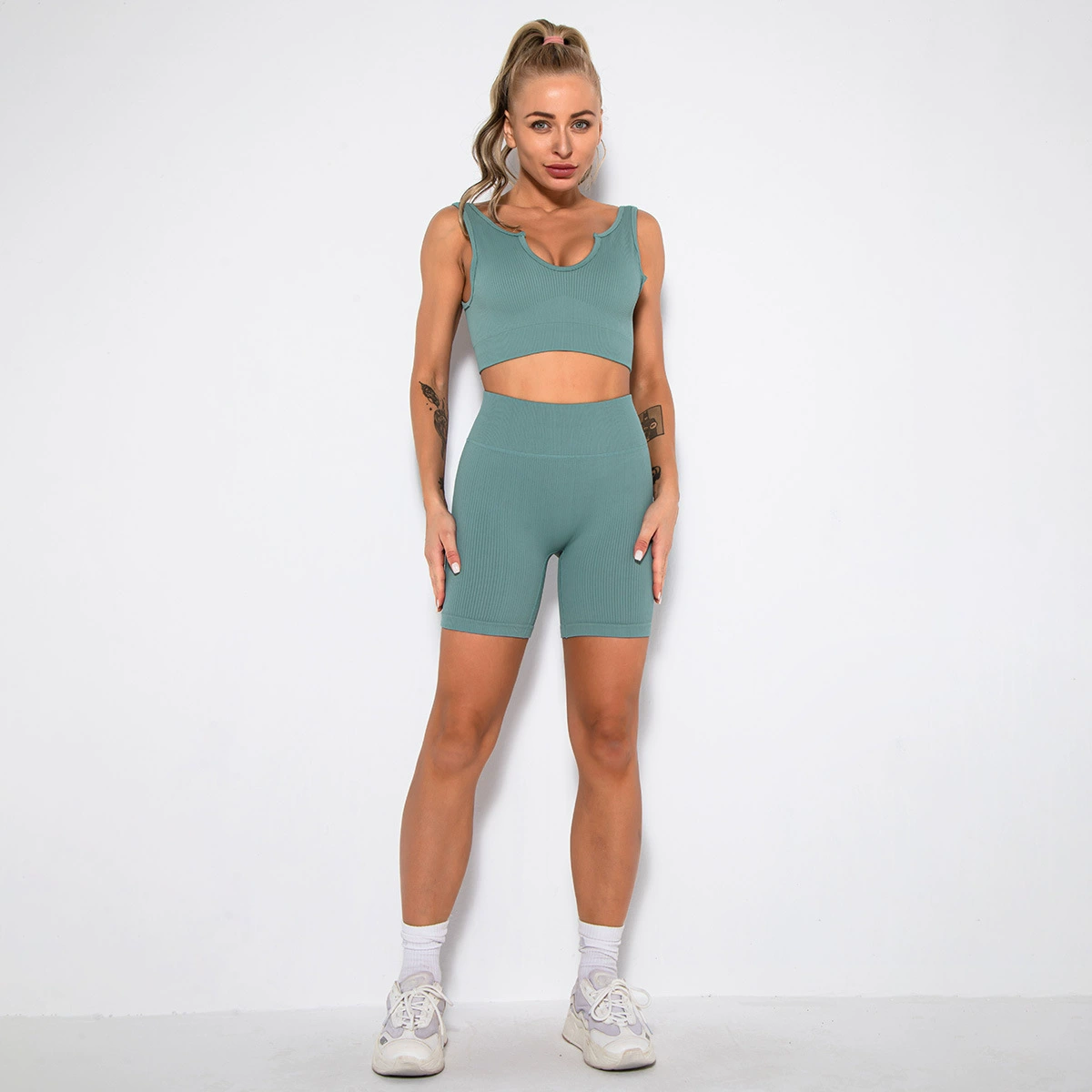 Sports bra, quick dry yoga clothing for gym, shorts, European style, square neckline, beautiful back, with short sleeve
