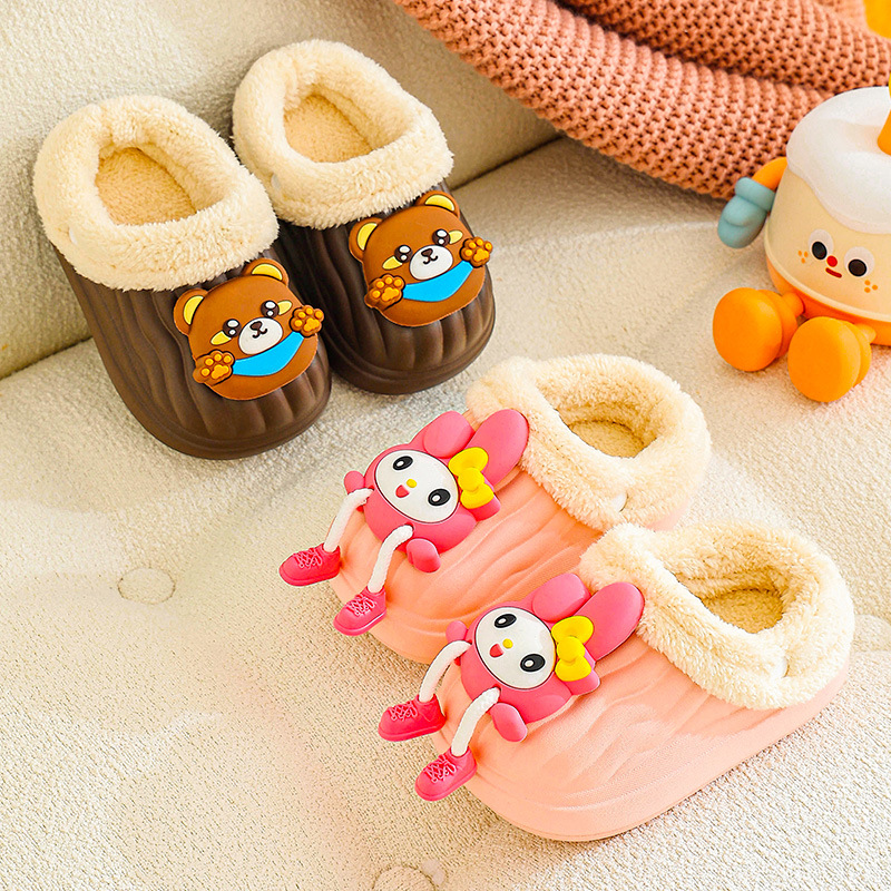 Zapatillas de algodón para niños invierno 2024 nuevos niños en el hogar interior con una base gruesa de terciopelo para niños pequeños y medianos zapatillas de algodón