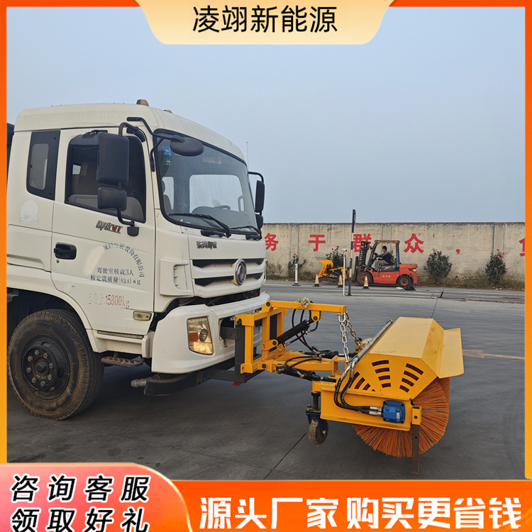车载式除雪滚刷装载机加装除雪铲市政道路清洁除雪设备大型扫雪机