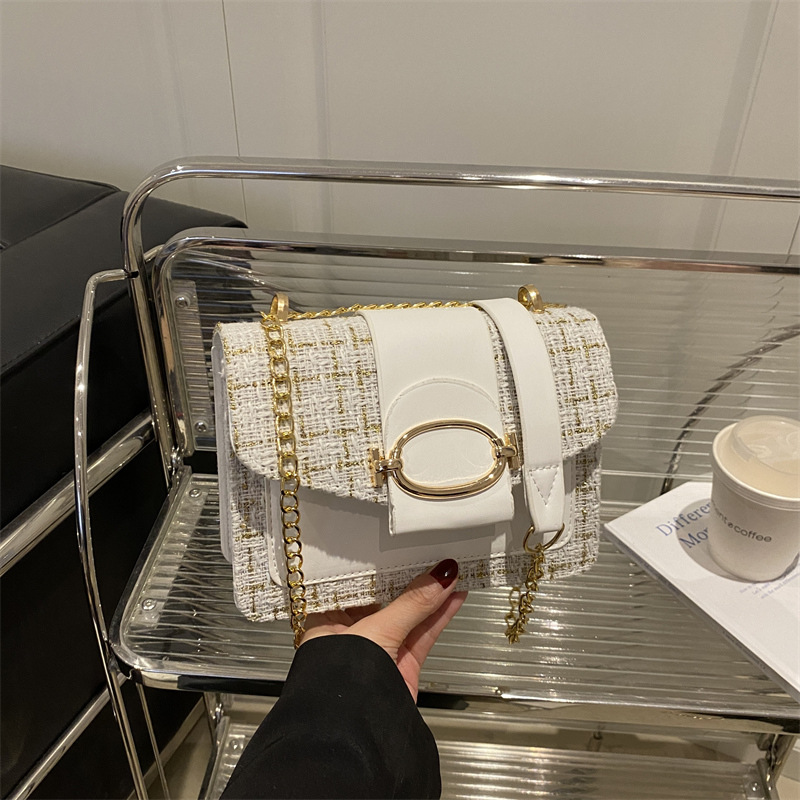 Primavera y verano 2025 nueva personalidad tendencia sagrada casual simple cadena de metal bolso de hombro mensajero pequeño cuadrado bolso femenino