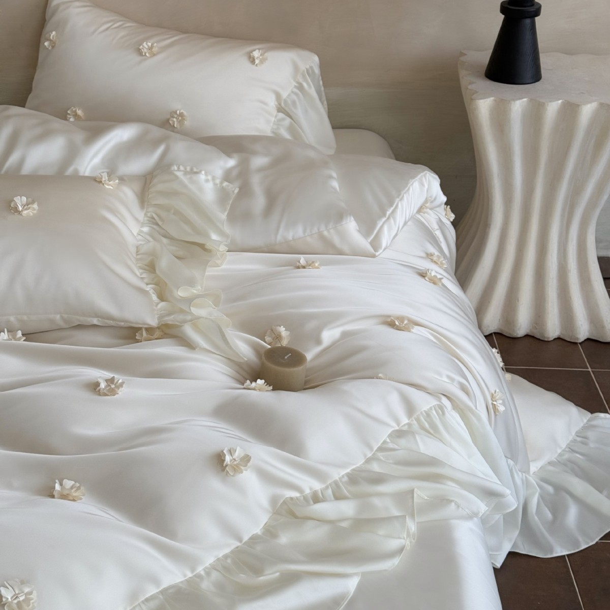 Summer Cool Ice Silk Quilt Cover Eleant Romantic French Style White Summer Tencel Four-Piece Set Cool Silky Naked Sleep Duvet Cover Princess Girl_voghion.com