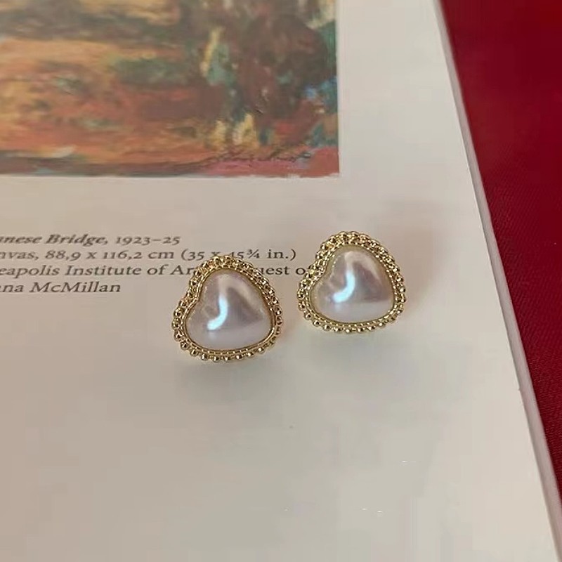 Elegant small cute earrings