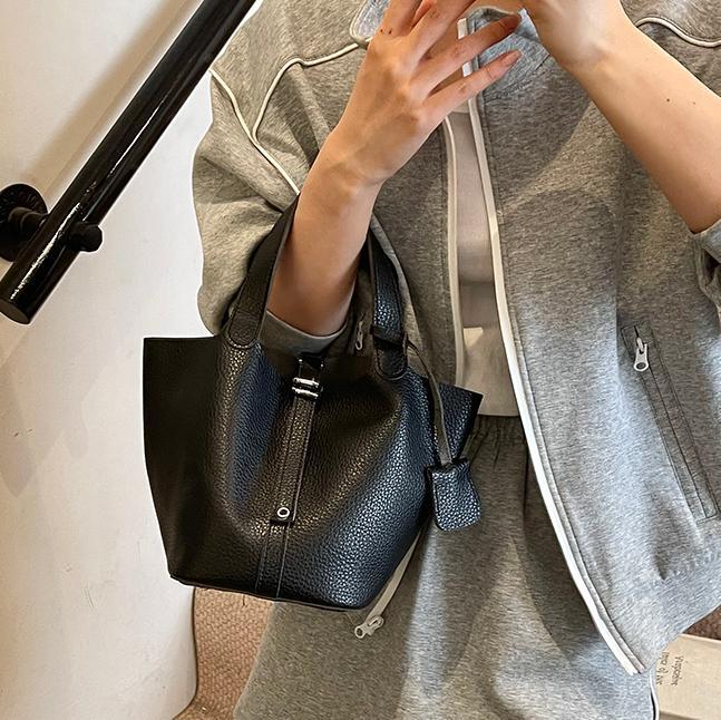 Bolsos de cesta de verduras de estilo caliente de comercio exterior para mujer 2025 nuevo bolso de cubo de ocio simple bolso femenino de alta gama de nicho
