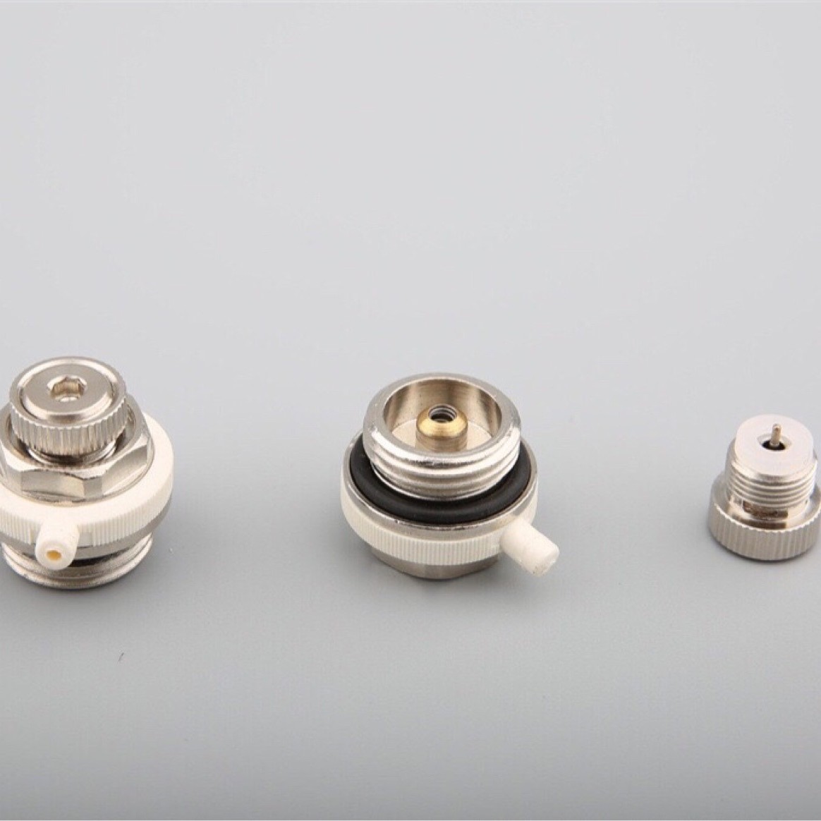 Accesorios del radiador nueva válvula de escape de cobre viento de funcionamiento de la válvula de escape automático de la mano-en-mano