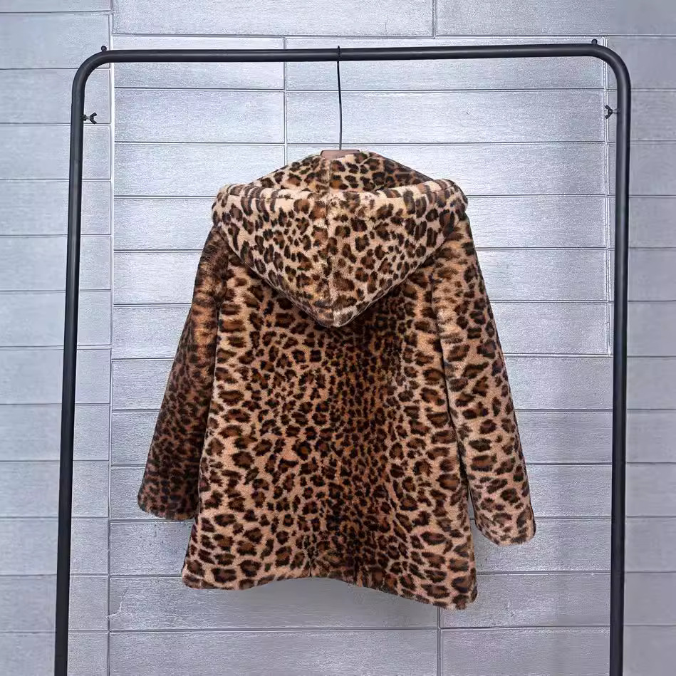 Ženska oblačila, modni ženski krzneni plašč s kapuco in leopardjim vzorcem, zajčjim krznom srednje dolžine_voghion.com