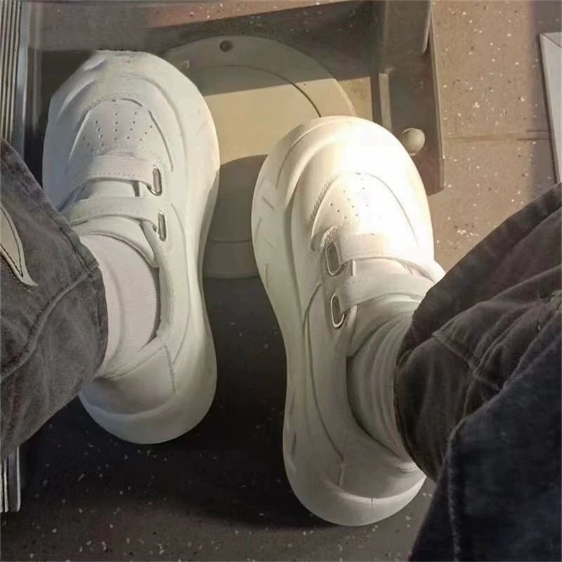 Женские летние кроссовки на платформе с круглым носком и толстой подошвой, на липучке, повседневные, универсальные, белые, увеличивающие рост, коллекция 2025 года.