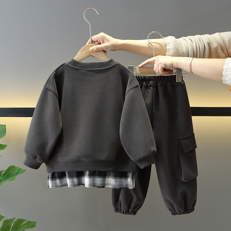 7676 Traje para niños para niños Primavera y otoño 2025 Nuevo suéter de primavera para niños de dos piezas Moda suelta Versión coreana