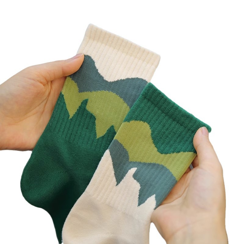 Calcetines asimétricos nicho primavera y otoño de las mujeres ins moda japonesa calle personalidad AB calcetines estudiante masculino pareja calcetines deportivos