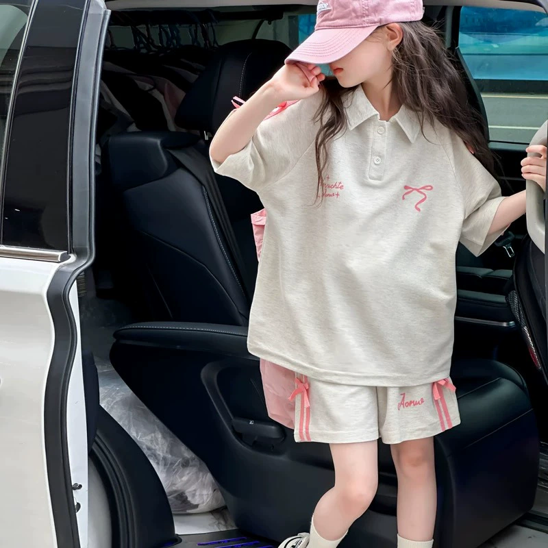 Летний спортивный костюм для девочек 2025, новый стиль преппи, рубашка-поло с бантом, шорты, повседневный двухкомпонентный комплект в западном стиле