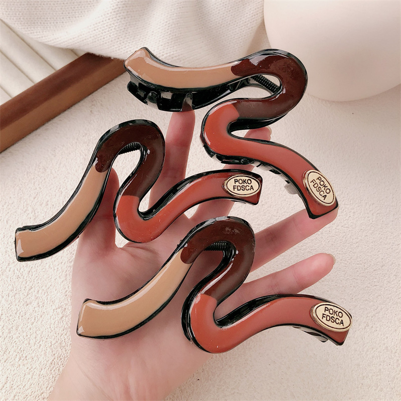 Clip de agarración de onda de color francés nicho femenino simple de alto nivel sensación de cabello de tiburón clip de cabello de cabeza trasera universal joyas para el cabello