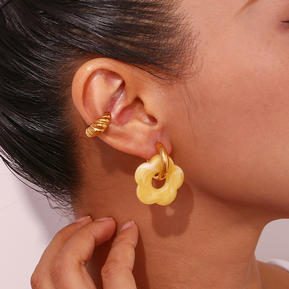 16g Weight 0.03µm-0.05µm Gold Plating Thickness PVD Coated Gold Plating Process 304 Stainless Steel Ear Needle Material 18K Real Gold Plated Plating Material Stone-Free Inlay Material Drop Earrings Classification 18K Gold Plating Color 1 Pair Quantity Holiday, Daily Occasion 304 Stainless Steel Material Flower Pattern Women's Gender Vacation Style Waterproof Non Tarnish, Plating Craft PVD Coated Real Gold Plated 18K Gold Flower Stainless Steel Vacation Waterproof Non Tarnish Drop Earrings 14