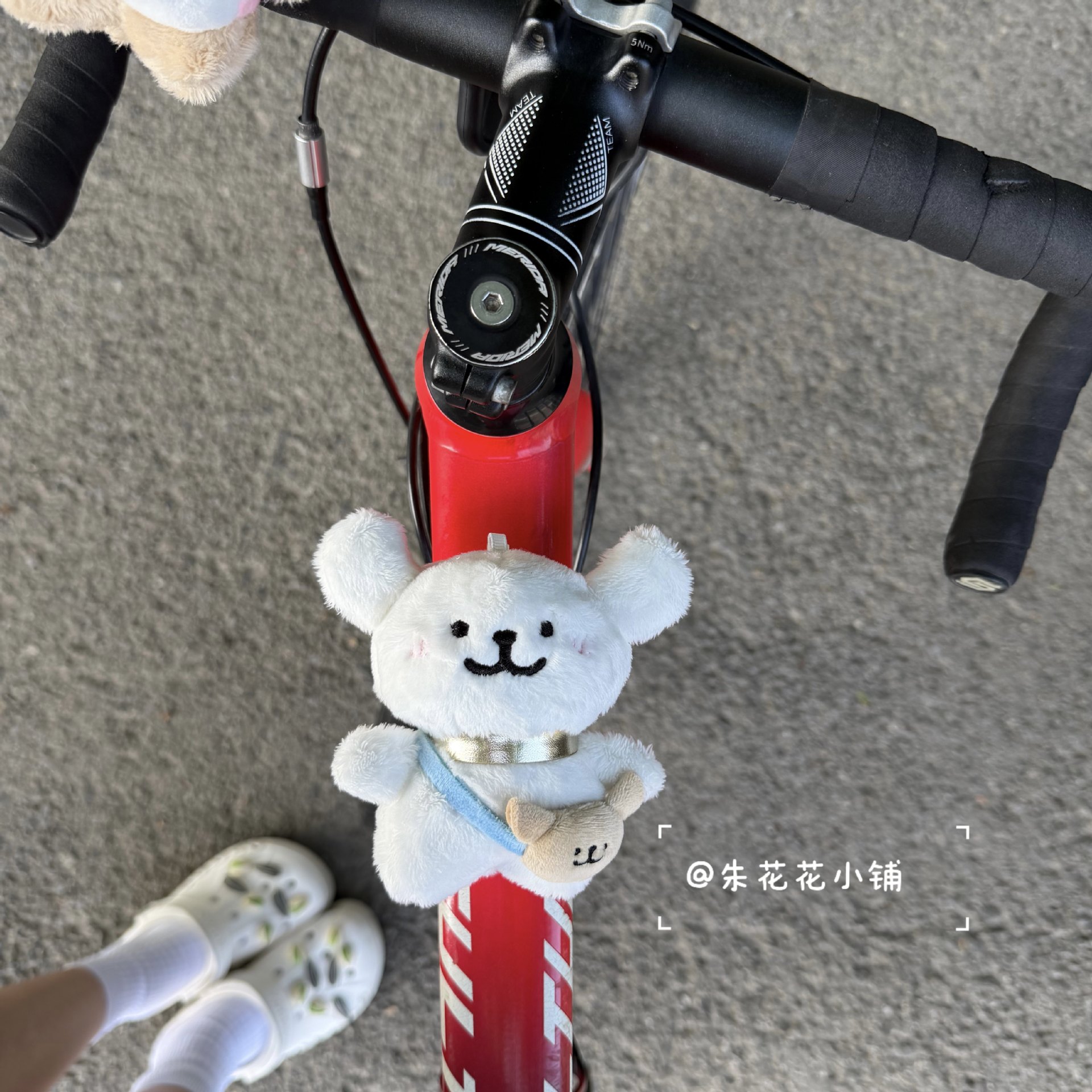 Cute cartoon puppy bicycle decoration accessory, plush toy figure, small pendant for road and mountain bikes