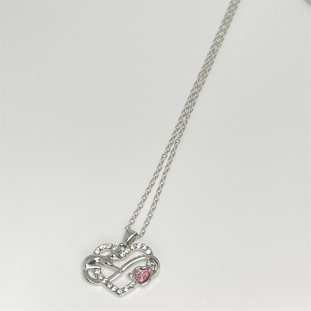 Colar com pingente de serpente em forma de coração com diamantes_voghion.com