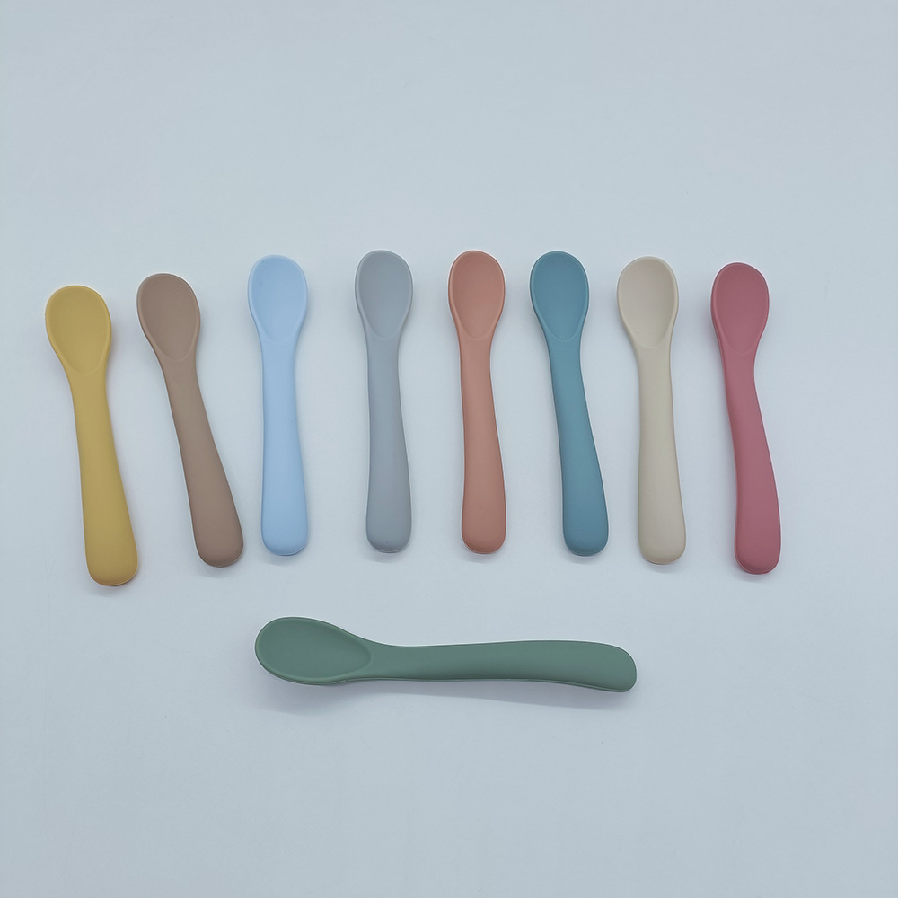 软胶勺子宝宝学食勺 silicone curved spoon