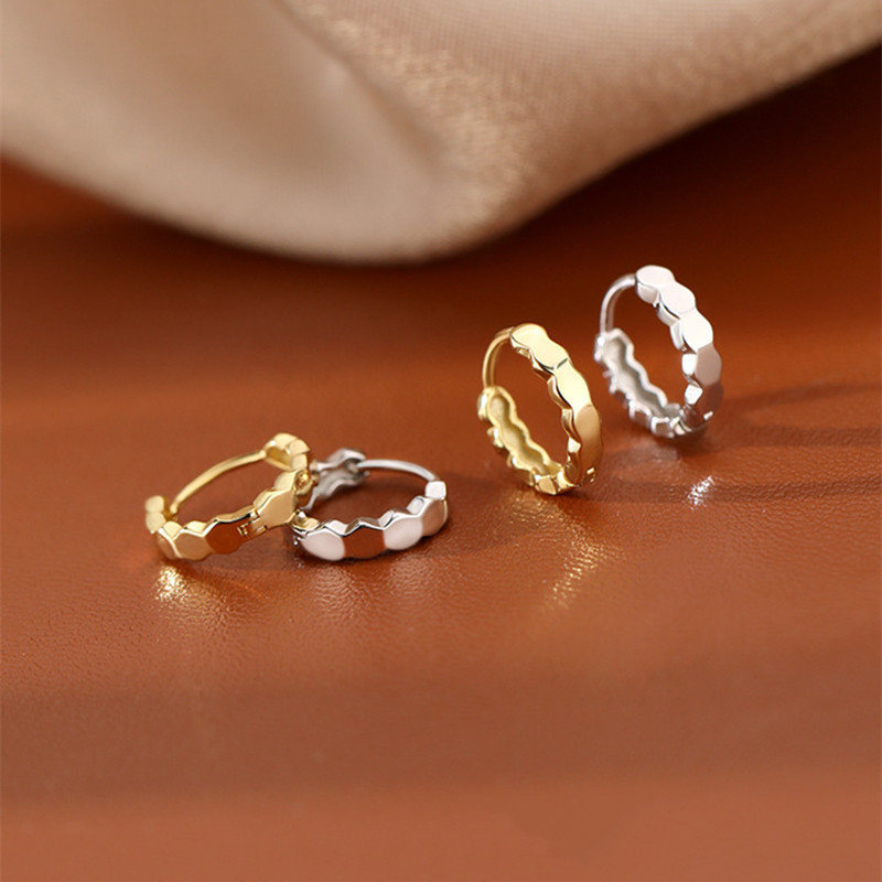 실버 심천 S925 스털링 실버 이어 링 벌집 육각 빛나는 귀 버클 우아한 매일 여성의 한국 귀걸이 차가운 바람 귀걸이