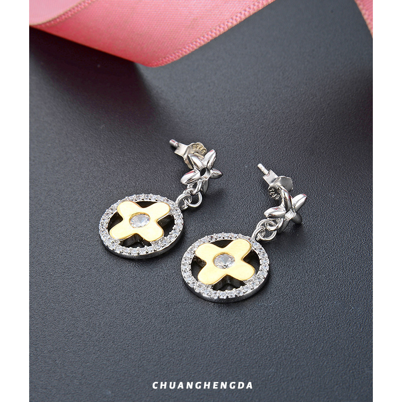 S925 diamante de plata dulce afortunado pendientes de tetrafolia pendientes de orejas para mujeres nuevos japoneses y coreanos temperamento de moda joyas pendientes