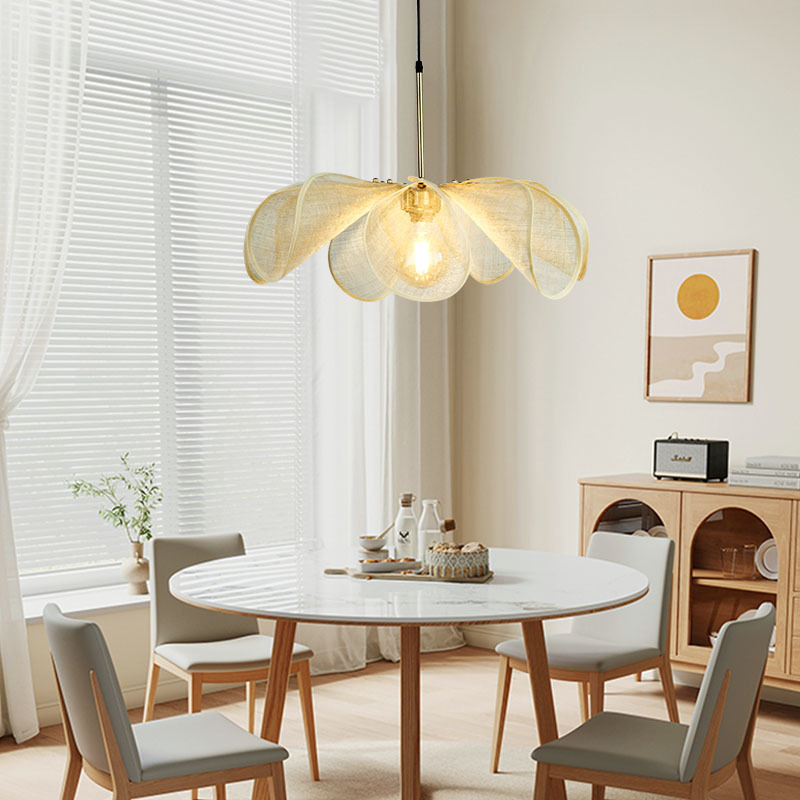 Lámpara de viento de crema francesa nórdica simple comedor sala de estar dormitorio estilo japonés arte antiguo alto sentido de la luz floral