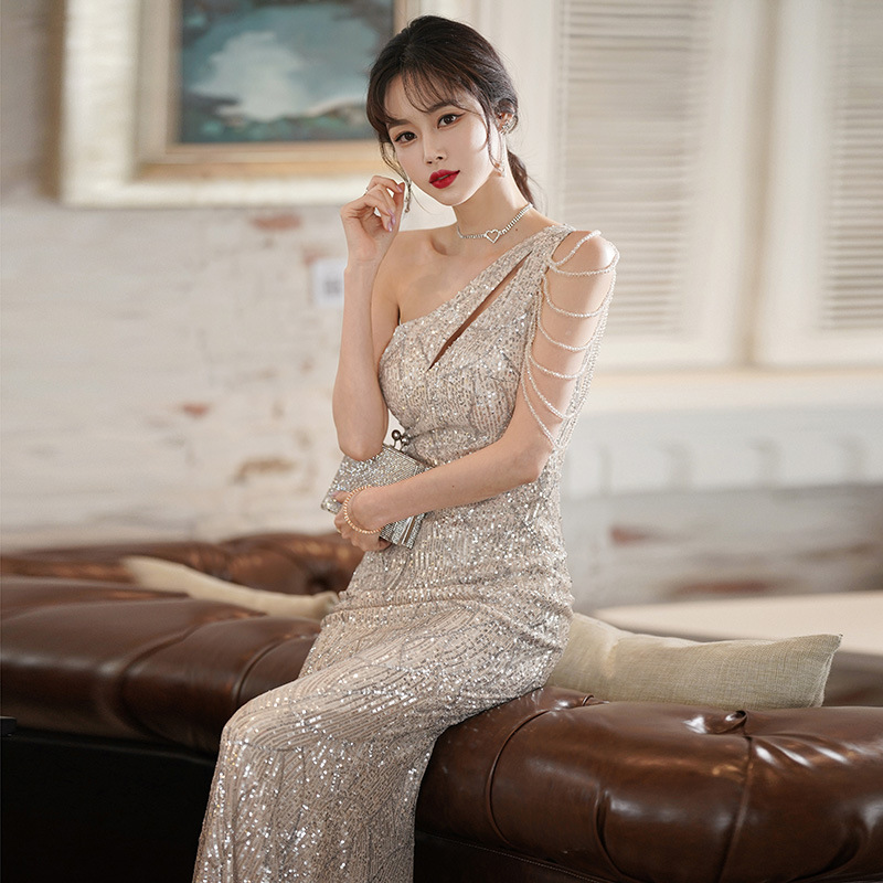 Vestido de noche de sequillas plateadas para mujeres 2026 verano nuevo estilo ligero de lujo moda