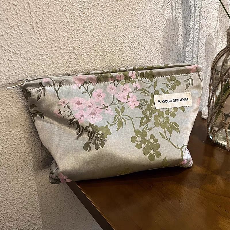 Preppy Style Flower Silk Nylon Square Makeup Bags display picture 16