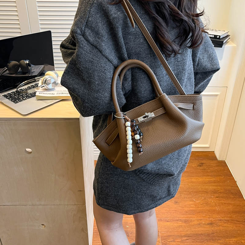 Bagos de banquete de lujo ligero de alto nivel nicho de viaje de hombro 2025 nuevo bolso de mochila explosivo para mujeres