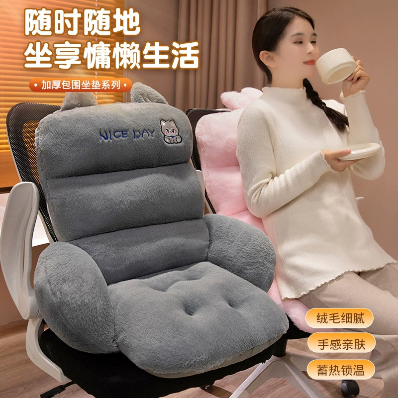 Зимние сидячие подушки не утолщают и возвышают офис, окруженный цельными задними подушками для офисных работников