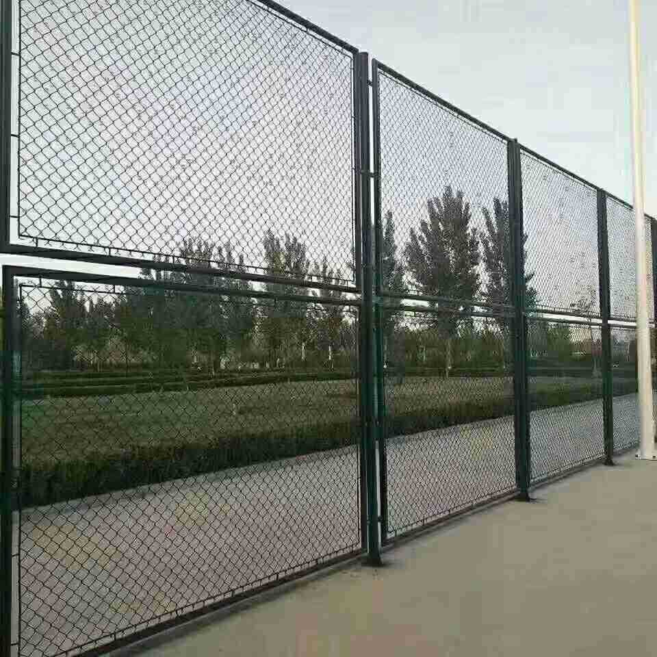 现货篮球场勾花网护栏 网球场防护网 运动场包塑勾花网护栏
