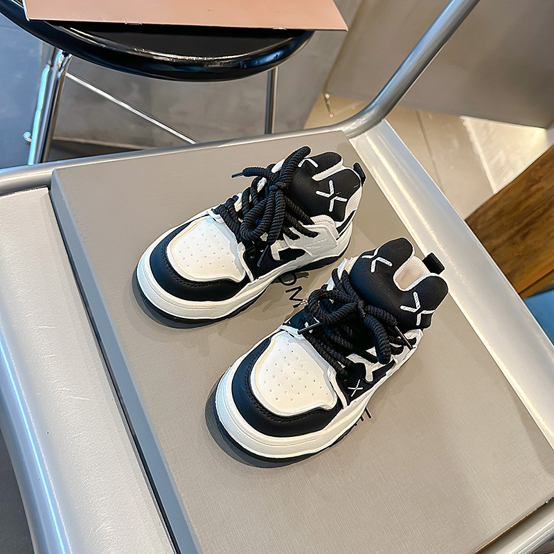 Cricketskor för barn Korean Edition Bröd Violence Bear Tide Brand Pojkar och flickor Fritidssportskor 2023 Nyhet_voghion.com