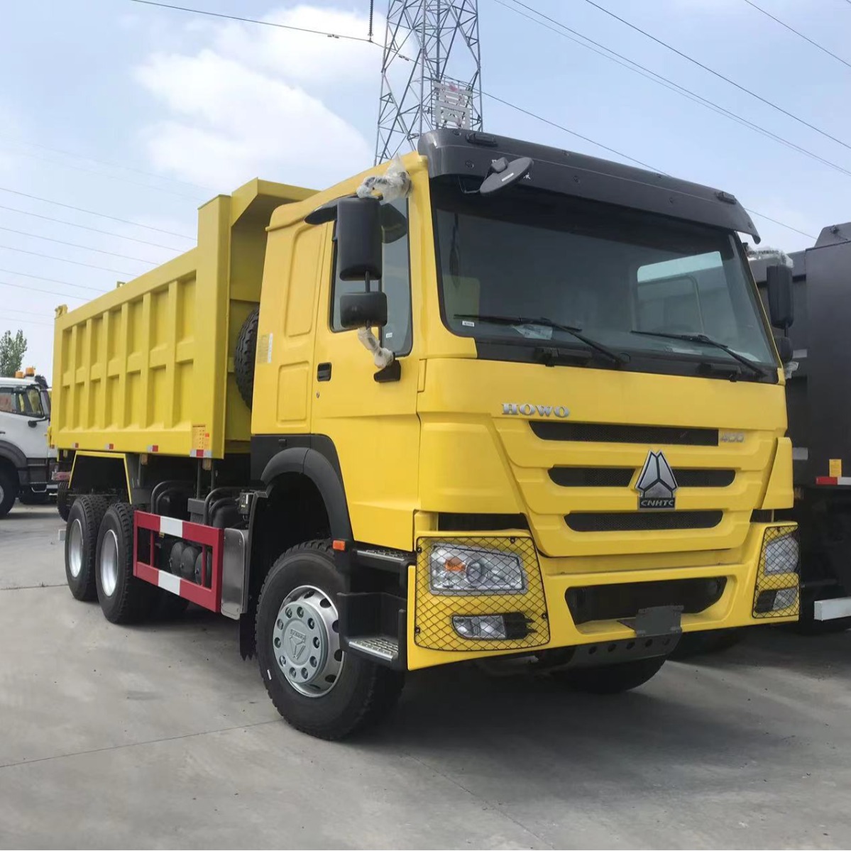 现货出口重汽豪沃6×4货车371马力翻斗车10轮及配件
