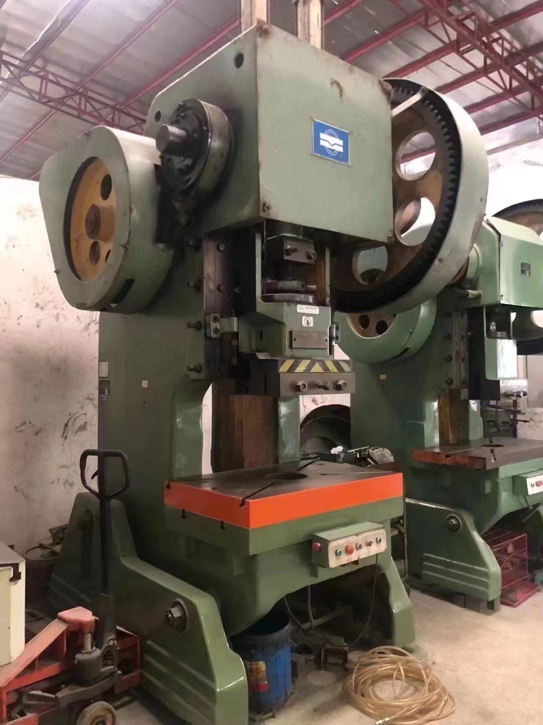 现货供应上海二锻冲床16T-80T齿轮冲床