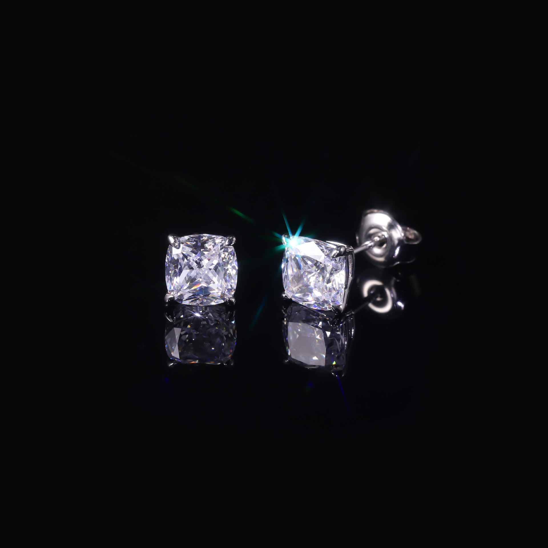 2.5캐럿 모이사나이트 스터드 이어링 7mm