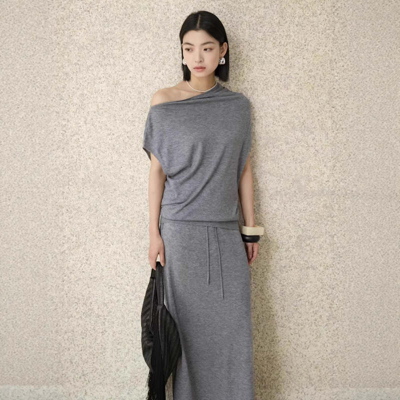 Acetate Wool! Stylish One-Shoulder Asymmetrical Pleated Knit Top + Drawstring Elastic Waist Knit Skirt Acetate Wool! Stylish One-Shoulder Asymmetrical Pleated Knit Top + Drawstring Elastic Waist Knit Skirt