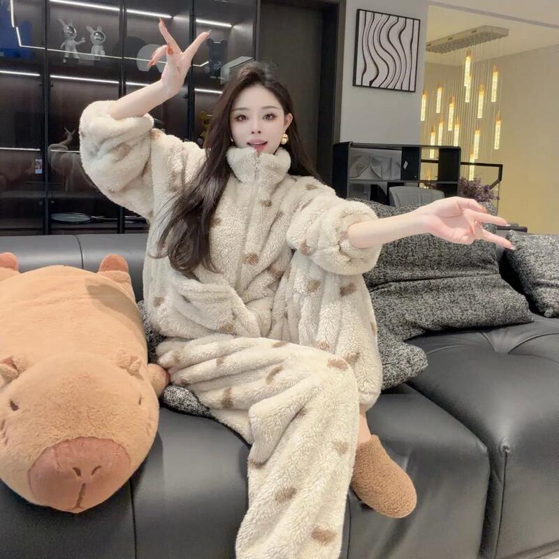 Winter Thickeneded Coral Velvet Stand-Up Collar Pajamas Set for Women, Korean Style Loose and Warm Home Clothes That Can Be Worn Outside, Two-Piece Trendy Set Winter Thickeneded Coral Velvet Stand-Up Collar Pajamas Set for Women, Korean Style Loose and Warm Home Clothes That Can Be Worn Outside, Two-Piece Trendy Set